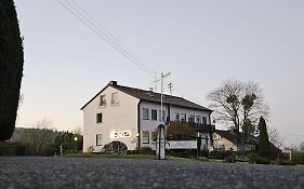 Landhaus vor Burg Eltz